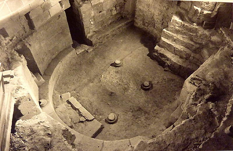 IMAGEN DE LA EXCAVACIÓN ARQUEOLÓGICA DE LA CRIPTA